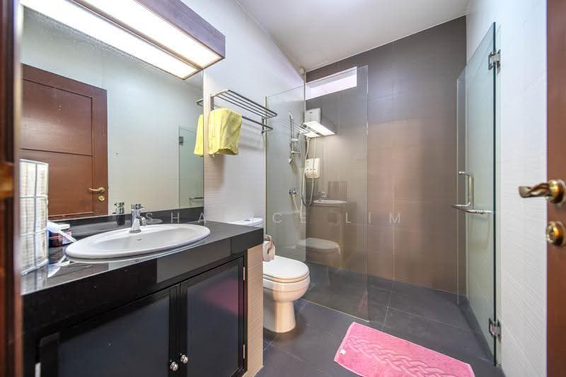 Park Villas, 28 Park Villas Terrace, Hougang / Punggol / Sengkang, 6 Bedrooms, 3,258 sqft, Terraced House For Sale, by Shanice Lim, 500264957 - Bathroom - PropertyGuru.com.sg