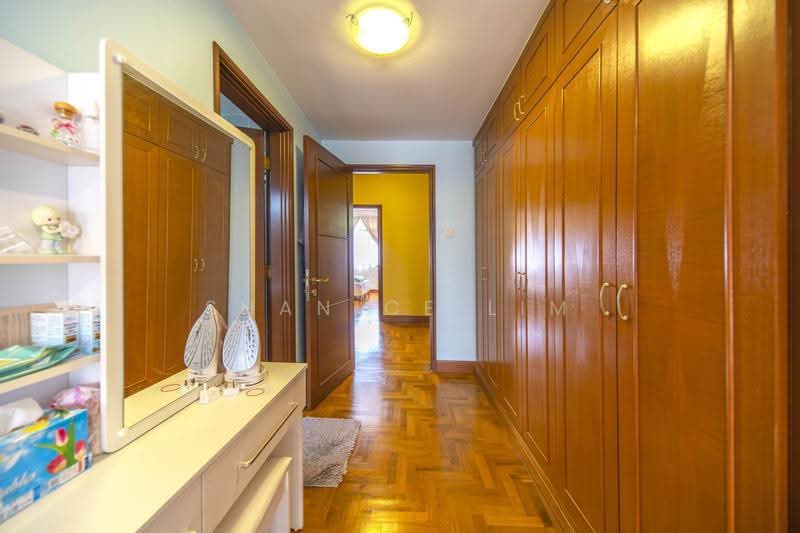 Park Villas, 28 Park Villas Terrace, Hougang / Punggol / Sengkang, 6 Bedrooms, 3,258 sqft, Terraced House For Sale, by Shanice Lim, 500264957 - Corridor - PropertyGuru.com.sg