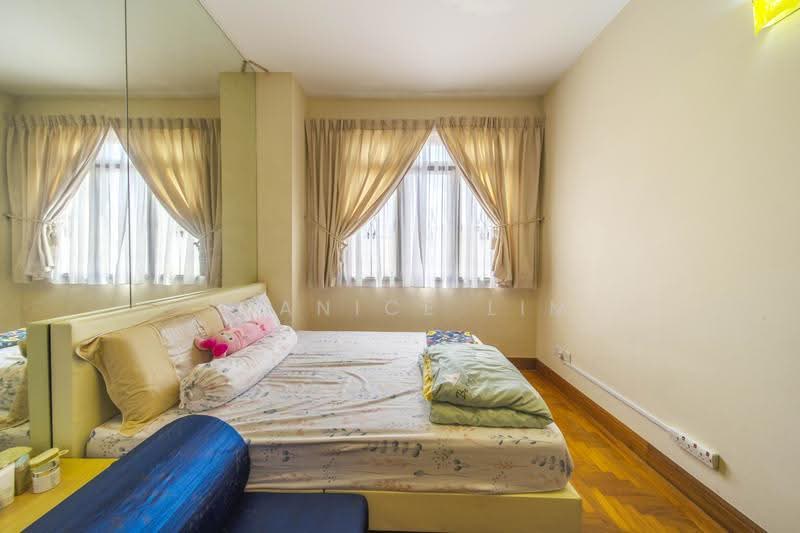 Park Villas, 28 Park Villas Terrace, Hougang / Punggol / Sengkang, 6 Bedrooms, 3,258 sqft, Terraced House For Sale, by Shanice Lim, 500264957 - Bedroom - PropertyGuru.com.sg