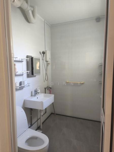 304 Yishun Central, 304 Yishun Central, Sembawang / Yishun, 2 Bedrooms, 1,000 sqft, HDB Flat For Rent, by Ng Ginny, 500264961 - Bathroom - PropertyGuru.com.sg