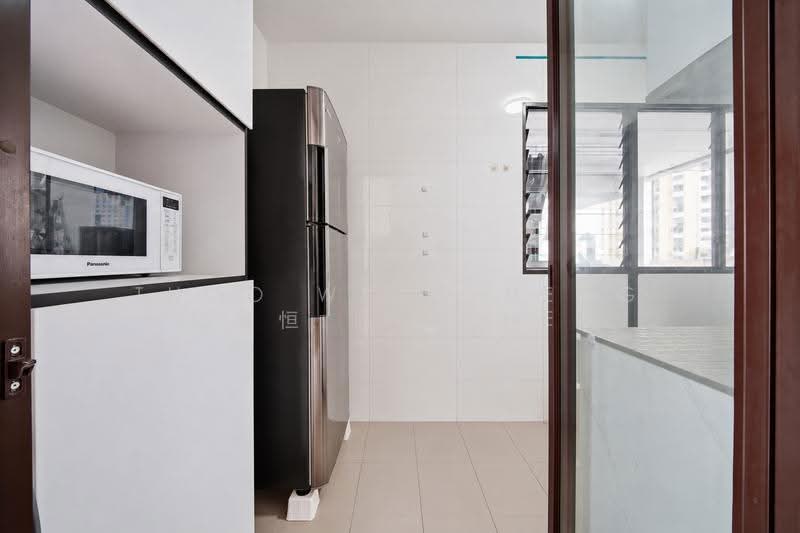 547B Bedok North Avenue 1, 547B Bedok North Avenue 1, Bedok / Upper East Coast, 2 Bedrooms, 732 sqft, HDB Flat For Sale, by Thoo Weng Heng 杜咏恒 (Wayne), 500264973 - Kitchen Entrance - PropertyGuru.com.sg