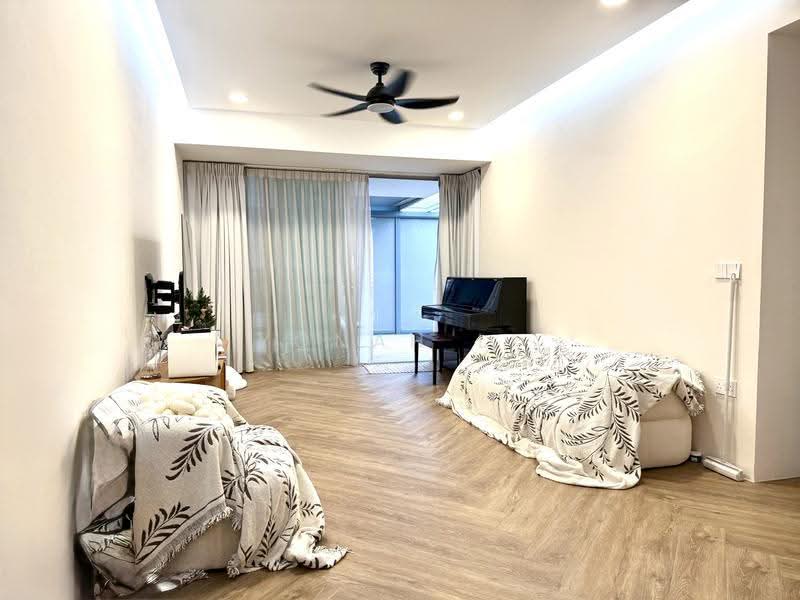 Undervalued 2-Bedroom Patio, Hougang / Punggol / Sengkang, 2 Bedrooms, 1,475 sqft, Condominium For Sale, by Yonah Li, 500264996 - Living Room - PropertyGuru.com.sg