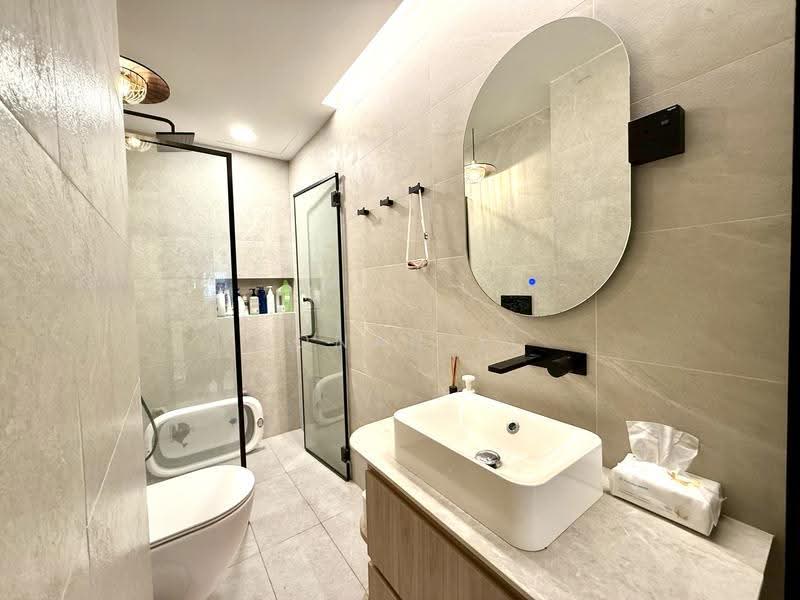 Undervalued 2-Bedroom Patio, Hougang / Punggol / Sengkang, 2 Bedrooms, 1,475 sqft, Condominium For Sale, by Yonah Li, 500264996 - Bathroom - PropertyGuru.com.sg