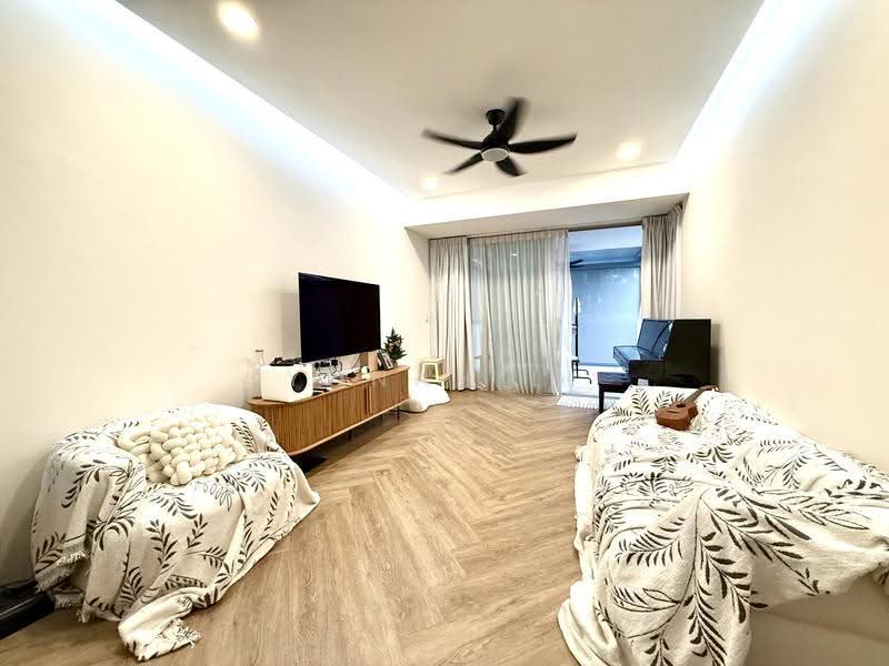 Undervalued 2-Bedroom Patio, Hougang / Punggol / Sengkang, 2 Bedrooms, 1,475 sqft, Condominium For Sale, by Yonah Li, 500264996 - Living Room - PropertyGuru.com.sg