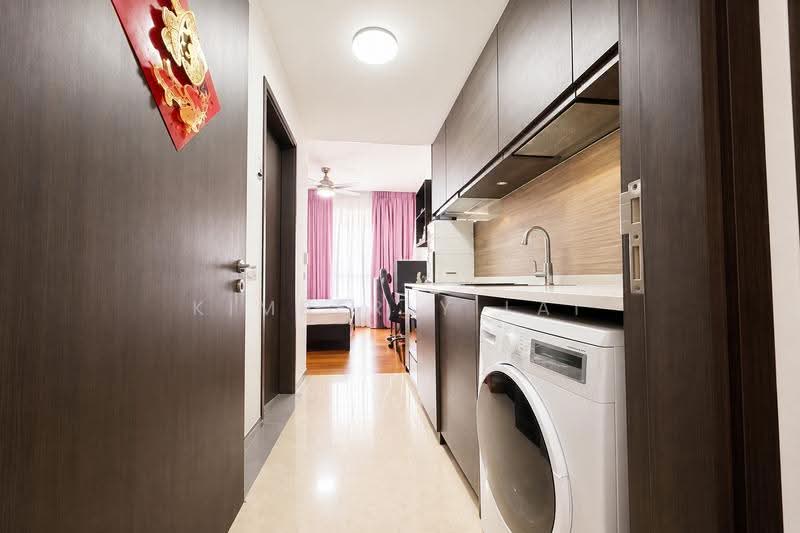 For investors/families, 3BR dual key & maid’s rm, 3 mins' to LRT, 1km to 4 pri schs!, Sengkang/Punggol/Fernvale, Seletar / Yio Chu Kang, 4 Bedrooms, 1,118 sqft, Condominium For Sale, by Kimberly Lai, 500265011 - Corridor - PropertyGuru.com.sg