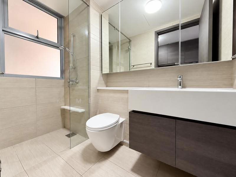 For investors/families, 3BR dual key & maid’s rm, 3 mins' to LRT, 1km to 4 pri schs!, Sengkang/Punggol/Fernvale, Seletar / Yio Chu Kang, 4 Bedrooms, 1,118 sqft, Condominium For Sale, by Kimberly Lai, 500265011 - Bathroom - PropertyGuru.com.sg