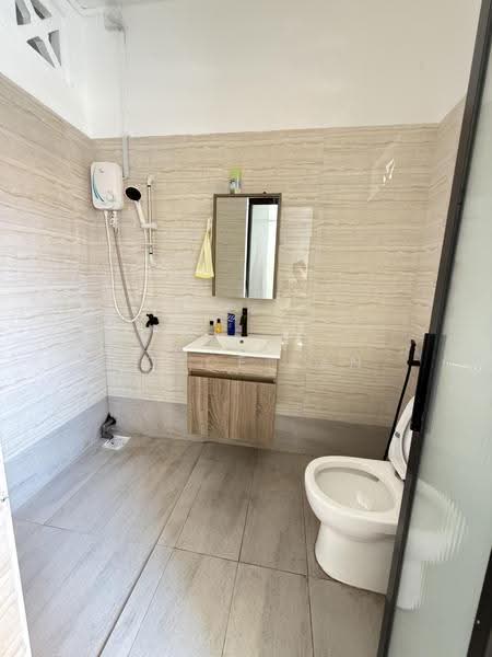 Hindoo Road, Hindoo Road, Farrer Park / Serangoon Rd, Room Rental, 180 sqft, Conservation House For Rent, by Joyce Tan, 500265024 - Bathroom - PropertyGuru.com.sg