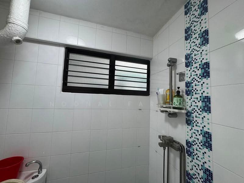 350 Woodlands Avenue 3, 350 Woodlands Avenue 3, Admiralty / Woodlands, 3 Bedrooms, 969 sqft, HDB Flat For Sale, by Noonal Farina, 500265025 - Bathroom - PropertyGuru.com.sg