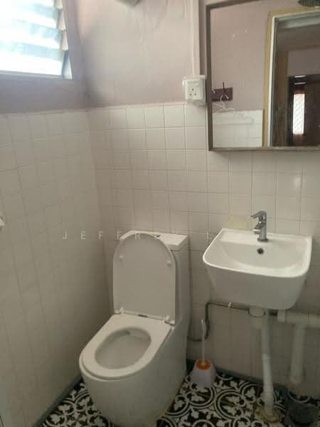 538 Ang Mo Kio Avenue 5, 538 Ang Mo Kio Avenue 5, Ang Mo Kio / Bishan / Thomson, Room Rental, 200 sqft, HDB Flat For Rent, by Jeffrey Lee, 500265030 - Bathroom - PropertyGuru.com.sg
