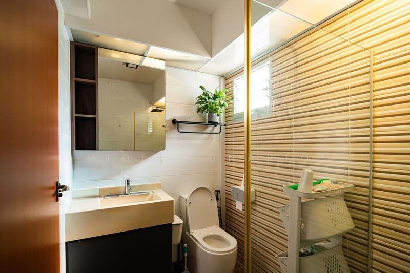 443C Bukit Batok West Avenue 8, 443C Bukit Batok West Avenue 8, Dairy Farm / Bukit Panjang / Choa Chu Kang, 3 Bedrooms, 1,206 sqft, HDB Flat For Sale, by Hidir Sunario, 500265033 - Bathroom - PropertyGuru.com.sg