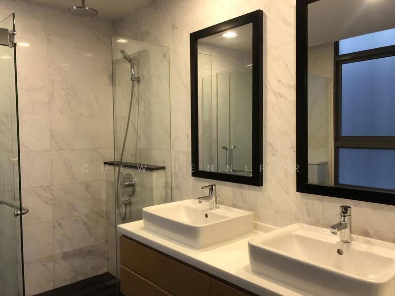Shamrock Villas, Namly Place, Tanglin / Holland / Bukit Timah, 5 Bedrooms, 6,523 sqft, Detached House For Sale, by Chew Jennifer, 500265071 - Master Bathroom - PropertyGuru.com.sg