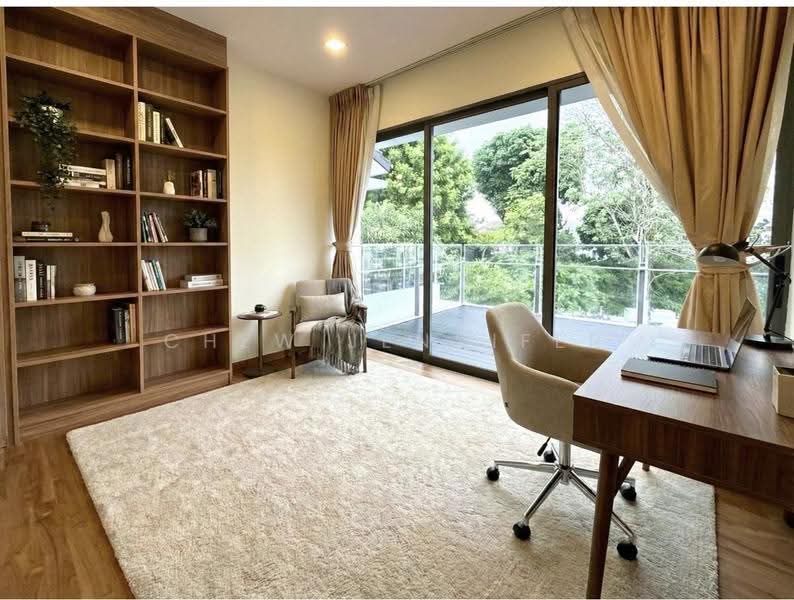 Shamrock Villas, Namly Place, Tanglin / Holland / Bukit Timah, 5 Bedrooms, 6,523 sqft, Detached House For Sale, by Chew Jennifer, 500265071 - Bedroom 4 / Office Room - PropertyGuru.com.sg