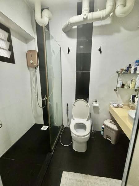 250A Compassvale Street, 250A Compassvale Street, Hougang / Punggol / Sengkang, 3 Bedrooms, 1,410 sqft, HDB Flat For Sale, by Michelle Toh, 500265075 - Bathroom - PropertyGuru.com.sg