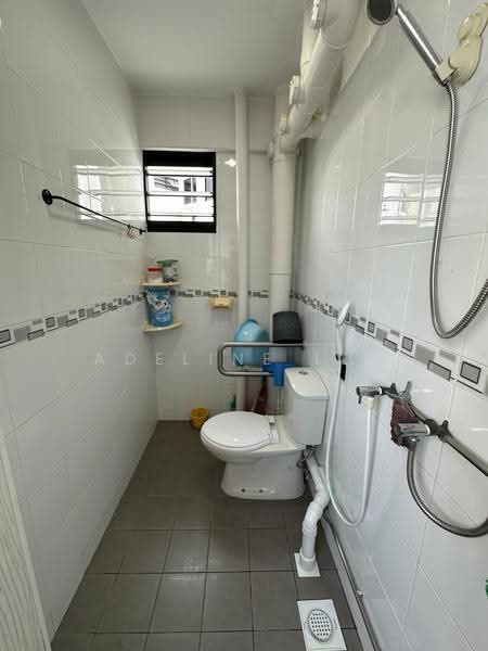 414 Tampines Street 41, 414 Tampines Street 41, Pasir Ris / Tampines, 3 Bedrooms, 904 sqft, HDB Flat For Sale, by Adeline Lee, 500265083 - Bathroom - PropertyGuru.com.sg