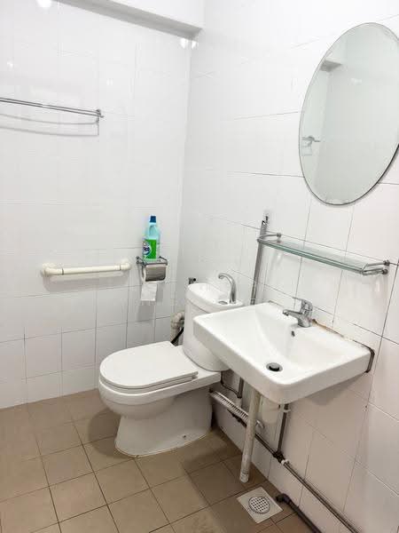 168 Woodlands Street 11, 168 Woodlands Street 11, Admiralty / Woodlands, Room Rental, 180 sqft, HDB Flat For Rent, by Tok Huat Kiang 卓发强 (Joseph), 500265087 - Bathroom - PropertyGuru.com.sg