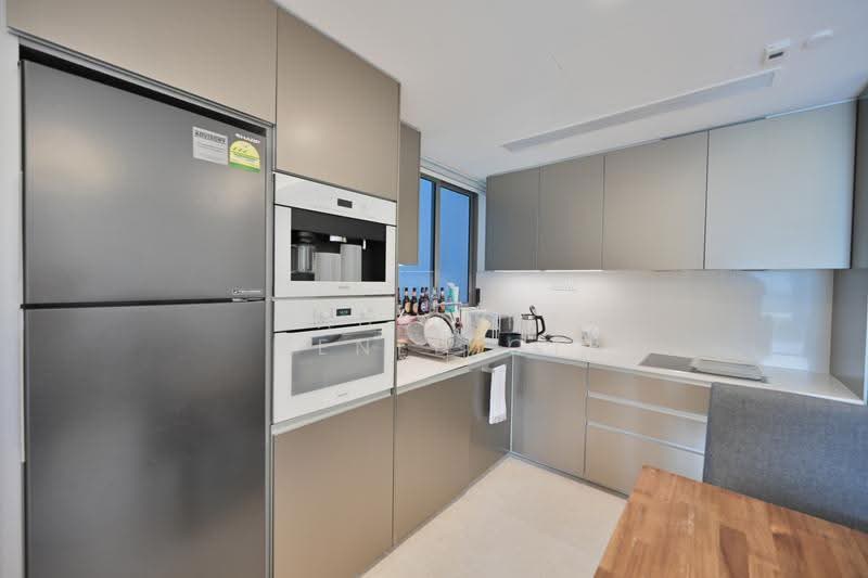 Cairnhill Nine, 9 Cairnhill Road, Orchard / River Valley, 3 Bedrooms, 1,044 sqft, Condominium For Sale, by Faustine Benedict, 500265089 - Kitchen - PropertyGuru.com.sg
