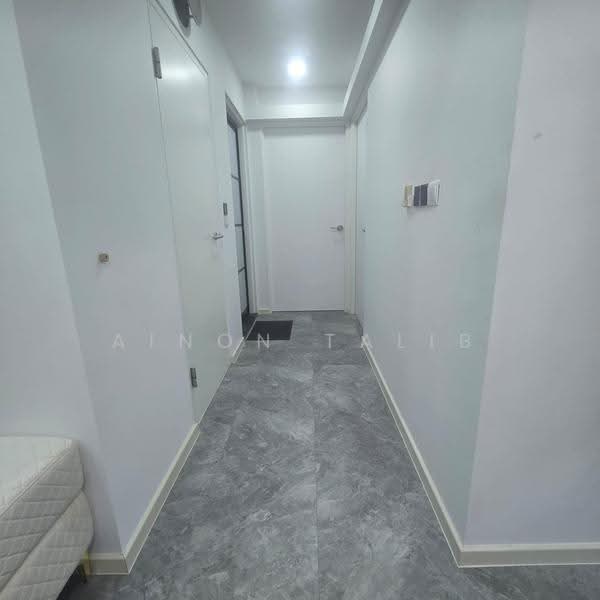 663A Punggol Drive, 663A Punggol Drive, Hougang / Punggol / Sengkang, 2 Bedrooms, 700 sqft, HDB Flat For Sale, by Ainon Talib, 500265102 - Corridor - PropertyGuru.com.sg