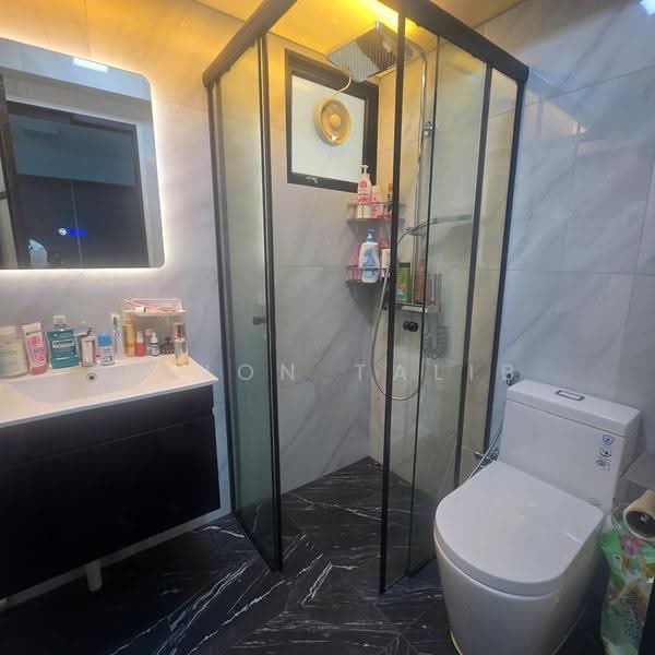 663A Punggol Drive, 663A Punggol Drive, Hougang / Punggol / Sengkang, 2 Bedrooms, 700 sqft, HDB Flat For Sale, by Ainon Talib, 500265102 - Bathroom - PropertyGuru.com.sg