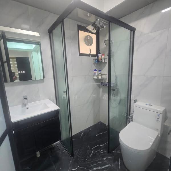 663A Punggol Drive, 663A Punggol Drive, Hougang / Punggol / Sengkang, 2 Bedrooms, 700 sqft, HDB Flat For Sale, by Ainon Talib, 500265102 - Bathroom - PropertyGuru.com.sg