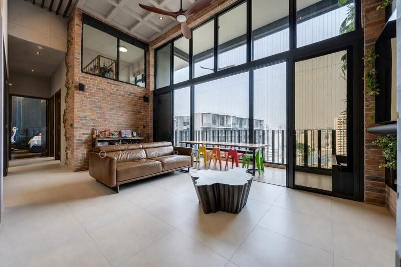 Grandeur Park Residences, 5 Bedok South Avenue 3, Bedok / Upper East Coast, 5 Bedrooms, 1,744 sqft, Condominium For Sale, by Tiong Poh Shien, 500265107 - Living Room - PropertyGuru.com.sg