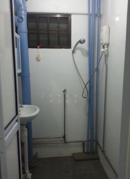 63 Kallang Bahru, 63 Kallang Bahru, Balestier / Toa Payoh, 2 Bedrooms, 635 sqft, HDB Flat For Rent, by Johnny Heng, 500265109 - Bathroom - PropertyGuru.com.sg