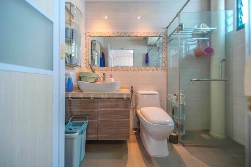 182 Edgefield Plains, 182 Edgefield Plains, Hougang / Punggol / Sengkang, 3 Bedrooms, 1,184 sqft, HDB Flat For Sale, by Jeremie Khoo, 500265113 - Bathroom - PropertyGuru.com.sg