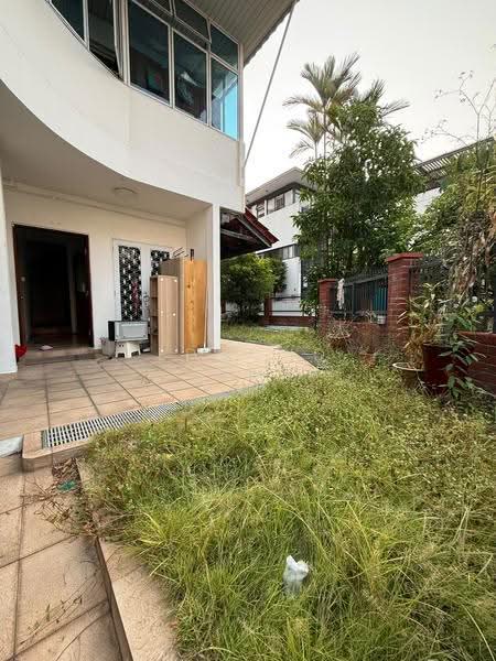 ★ Rare Plot for Redevelopment ★ Golden Opportunity ★ Kovan MRT ★, Kovan Enclave mins walk to MRT, Hougang / Punggol / Sengkang, 4 Bedrooms, 4,200 sqft, Corner Terrace For Sale, by Edmund Seah, 500265121 - Exterior - PropertyGuru.com.sg