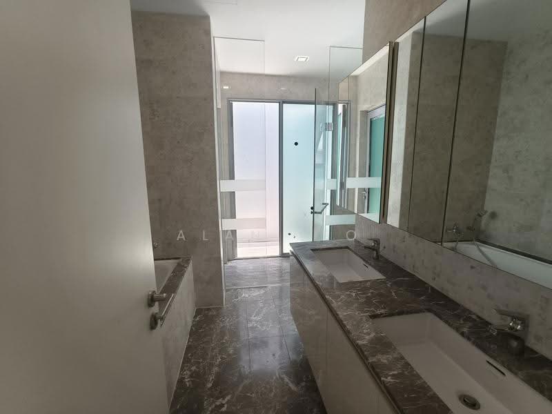 The Minton, 12B Hougang Street 11, Hougang / Punggol / Sengkang, 5 Bedrooms, 2,756 sqft, Condominium For Rent, by Alan Yeo, 500265130 - Bathroom - PropertyGuru.com.sg