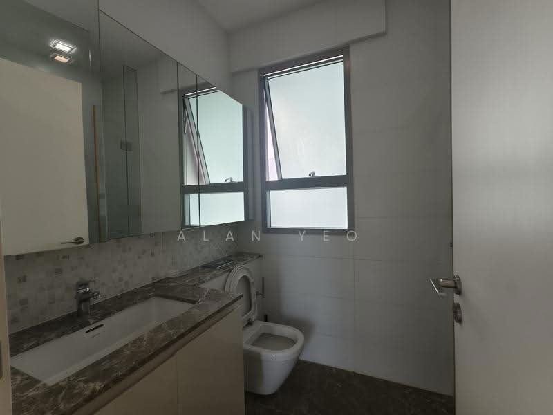 The Minton, 12B Hougang Street 11, Hougang / Punggol / Sengkang, 5 Bedrooms, 2,756 sqft, Condominium For Rent, by Alan Yeo, 500265130 - Bathroom - PropertyGuru.com.sg