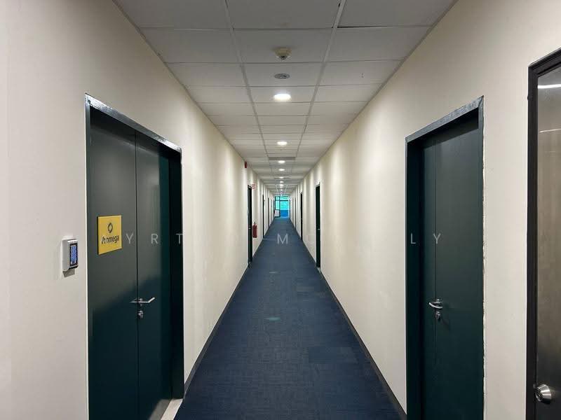 Fitted Science Park Business Space, Buona Vista / West Coast / Clementi New Town, 968 sqft, Light Industrial (B1) For Rent, by Ayrton McCully, 500265131 - Corridor - CommercialGuru.com.sg
