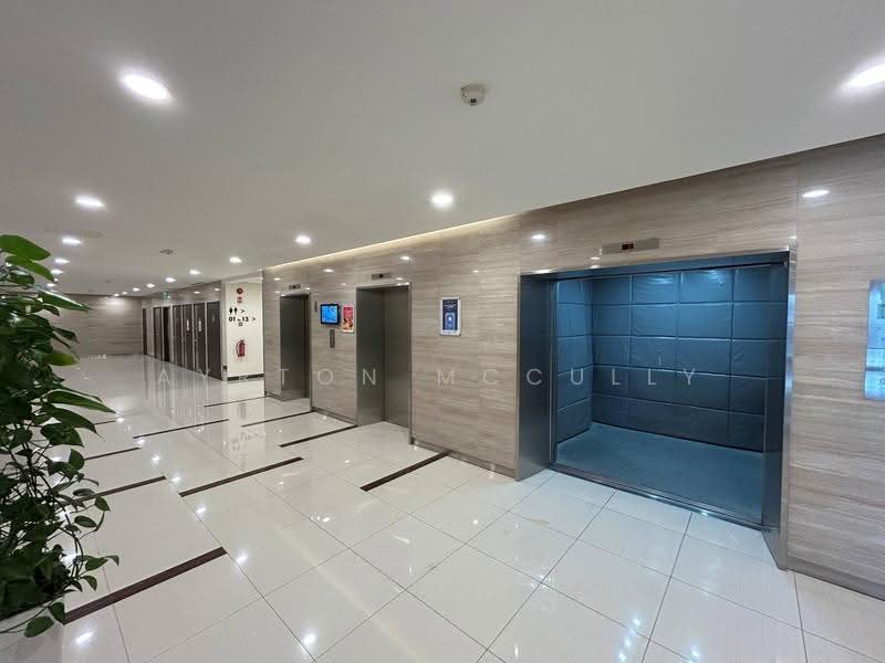Fitted Science Park Business Space, Buona Vista / West Coast / Clementi New Town, 968 sqft, Light Industrial (B1) For Rent, by Ayrton McCully, 500265131 - Corridor - CommercialGuru.com.sg