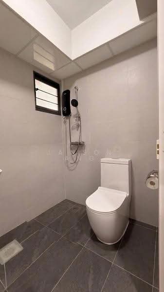 698C Jurong West Central 3, 698C Jurong West Central 3, Boon Lay / Jurong / Tuas, 3 Bedrooms, 893 sqft, HDB Flat For Rent, by Janson Ang, 500265134 - Common Bathroom - PropertyGuru.com.sg