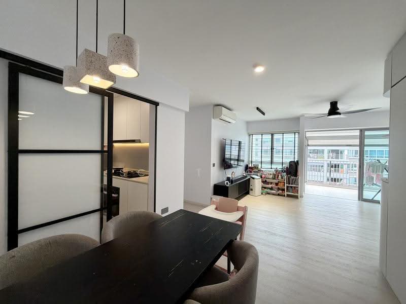 518C Tampines Central 7, 518C Tampines Central 7, Pasir Ris / Tampines, 3 Bedrooms, 1,152 sqft, HDB Flat For Sale, by Scott Loh, 500265140 - Dining & Living Room - PropertyGuru.com.sg