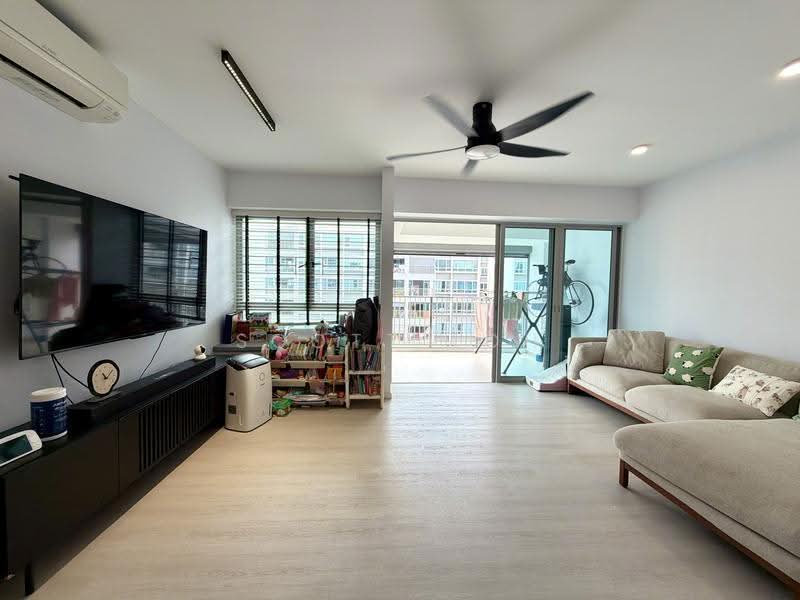 518C Tampines Central 7, 518C Tampines Central 7, Pasir Ris / Tampines, 3 Bedrooms, 1,152 sqft, HDB Flat For Sale, by Scott Loh, 500265140 - Living Room - PropertyGuru.com.sg