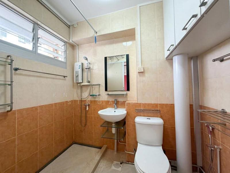 136 Serangoon North Avenue 2, 136 Serangoon North Avenue 2, Hougang / Punggol / Sengkang, 3 Bedrooms, 1,216 sqft, HDB Flat For Sale, by Karen, 500265157 - Bathroom - PropertyGuru.com.sg
