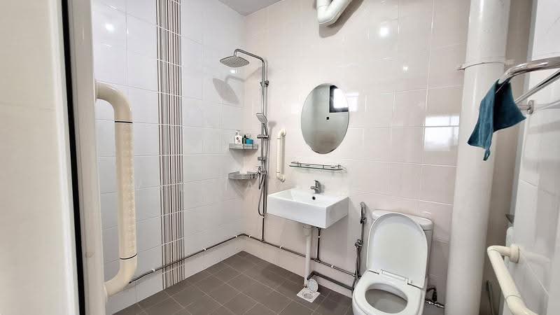 50 Teban Gardens Road, 50 Teban Gardens Road, Boon Lay / Jurong / Tuas, 4 Bedrooms, 1,570 sqft, HDB Flat For Sale, by William Chan, 500265168 - Bathroom - PropertyGuru.com.sg