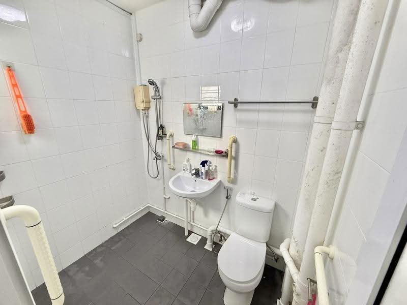 237 Tampines Street 21, 237 Tampines Street 21, Pasir Ris / Tampines, 2 Bedrooms, 785 sqft, HDB Flat For Sale, by Noonal Farina, 500265175 - PropertyGuru.com.sg