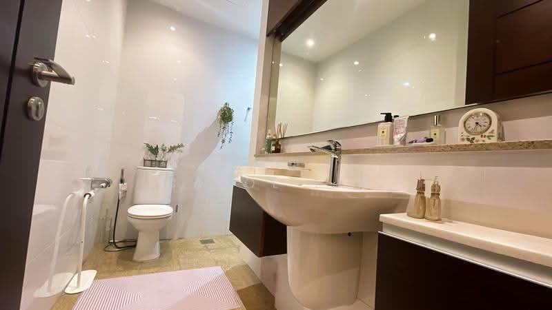 The Cornwall, 2A Cornwall Gardens, Tanglin / Holland / Bukit Timah, 4 Bedrooms, 2,194 sqft, Condominium For Sale, by Carol Lin, 500265179 - Bathroom - PropertyGuru.com.sg