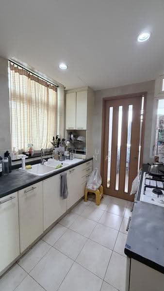 Summerhill, 52 Hume Avenue, Clementi Park / Upper Bukit Timah, 2 Bedrooms, 1,001 sqft, Condominium For Rent, by Cheu Serena, 500265184 - Kitchen - PropertyGuru.com.sg