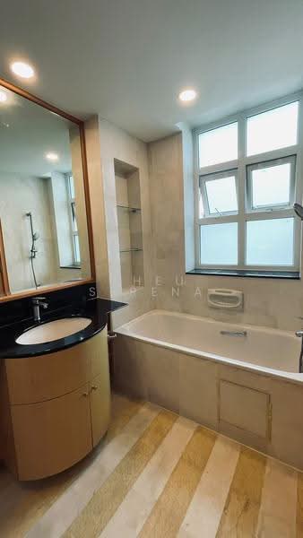 Summerhill, 52 Hume Avenue, Clementi Park / Upper Bukit Timah, 2 Bedrooms, 1,001 sqft, Condominium For Rent, by Cheu Serena, 500265184 - Bathroom - PropertyGuru.com.sg