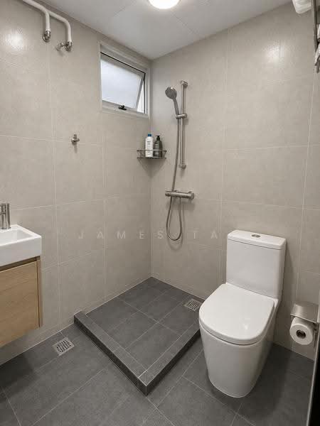 BLK 453C FERNVALE ROAD, FERNVALE ROAD, 3 Bedrooms, 990 sqft, HDB Flat For Sale, by James Tai, 500265198 - Bathroom - PropertyGuru.com.sg