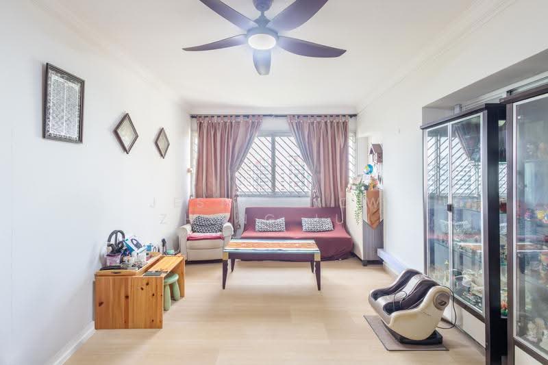 124 Pasir Ris Street 11, 124 Pasir Ris Street 11, Pasir Ris / Tampines, 3 Bedrooms, 1,216 sqft, HDB Flat For Sale, by Jesper Kow Zhong Jun, 500265218 - Living Room - PropertyGuru.com.sg