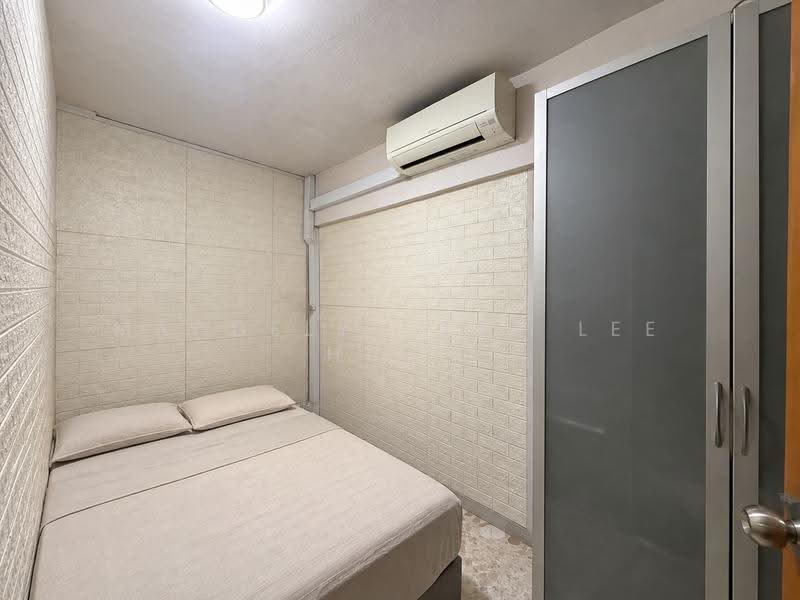 33 Bedok South Avenue 2, 33 Bedok South Avenue 2, Bedok / Upper East Coast, 3 Bedrooms, 947 sqft, HDB Flat For Sale, by Macdelyn Tay Lee Huey, 500265227 - Bedroom - PropertyGuru.com.sg