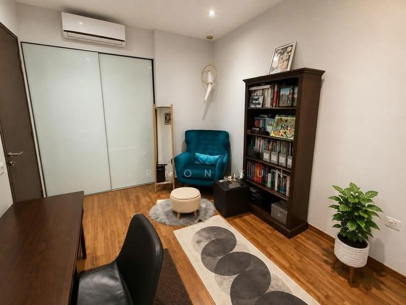 Wak Hassan Drive, Sembawang / Yishun, 4 Bedrooms, 7,442 sqft, Semi-Detached House For Sale, by Vernon Sun, 500265231 - 3rd floor bedroom - PropertyGuru.com.sg