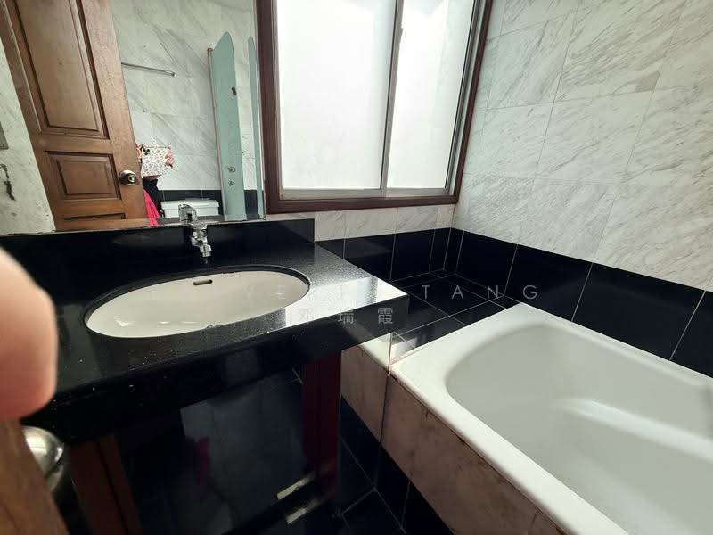 Hullet Rise, 6 Hullet Road, Orchard / River Valley, 3 Bedrooms, 1,147 sqft, Condominium For Rent, by Belverie Tang 邓瑞霞, 500265239 - Bathroom - PropertyGuru.com.sg