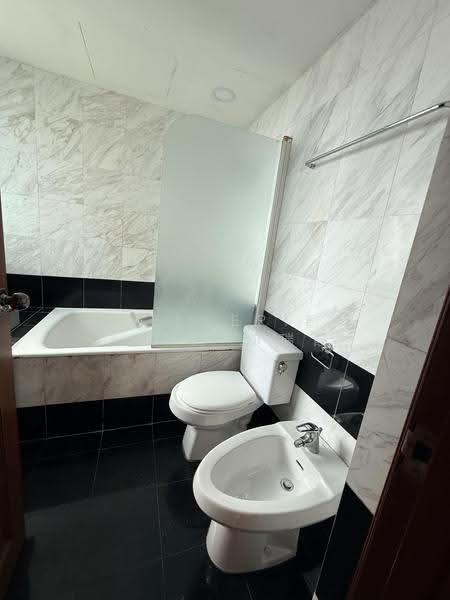 Hullet Rise, 6 Hullet Road, Orchard / River Valley, 3 Bedrooms, 1,147 sqft, Condominium For Rent, by Belverie Tang 邓瑞霞, 500265239 - Bathroom - PropertyGuru.com.sg