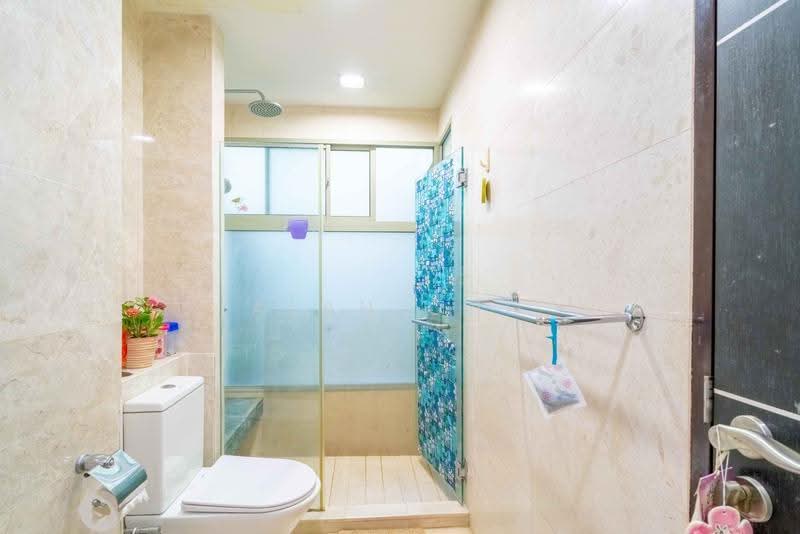 Jalan Mat Jambol, Jalan Mat Jambol, Buona Vista / West Coast / Clementi New Town, 9 Bedrooms, 4,934 sqft, Semi-Detached House For Sale, by Alan Ong, 500265244 - Bathroom - PropertyGuru.com.sg