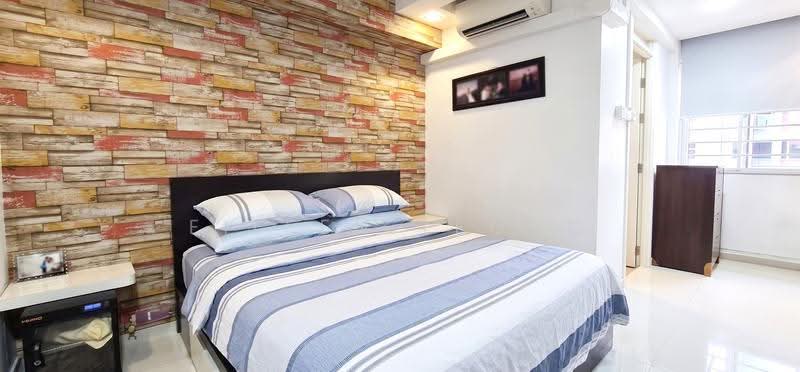 434 Hougang Avenue 8, 434 Hougang Avenue 8, Hougang / Punggol / Sengkang, 3 Bedrooms, 1,109 sqft, HDB Flat For Sale, by Eileen Leong, 500265245 - Master Room - PropertyGuru.com.sg