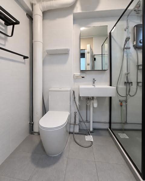 434 Hougang Avenue 8, 434 Hougang Avenue 8, Hougang / Punggol / Sengkang, 3 Bedrooms, 1,109 sqft, HDB Flat For Sale, by Eileen Leong, 500265245 - Master Bath - PropertyGuru.com.sg