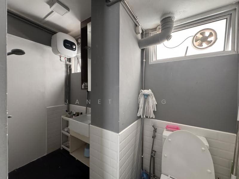 67 Marine Drive, 67 Marine Drive, East Coast / Marine Parade, 2 Bedrooms, 700 sqft, HDB Flat For Rent, by Janet Fong, 500265269 - Bathroom - PropertyGuru.com.sg